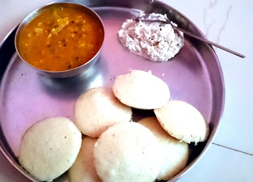 Illustrative Idli photograph, not actual Naativa Ruchi packaging